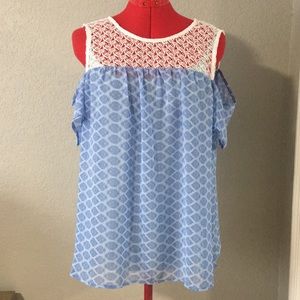 4/$25 Blue & white cold shoulder blouse size large
